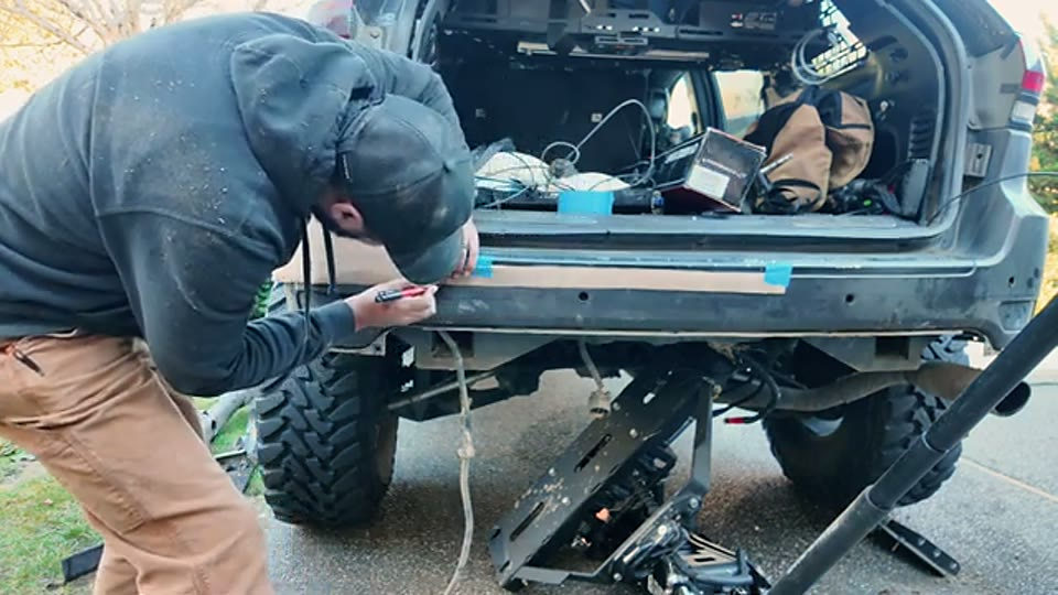 Trimming the WK2 rear fascia to the supplied 6 Monkeys bumper template